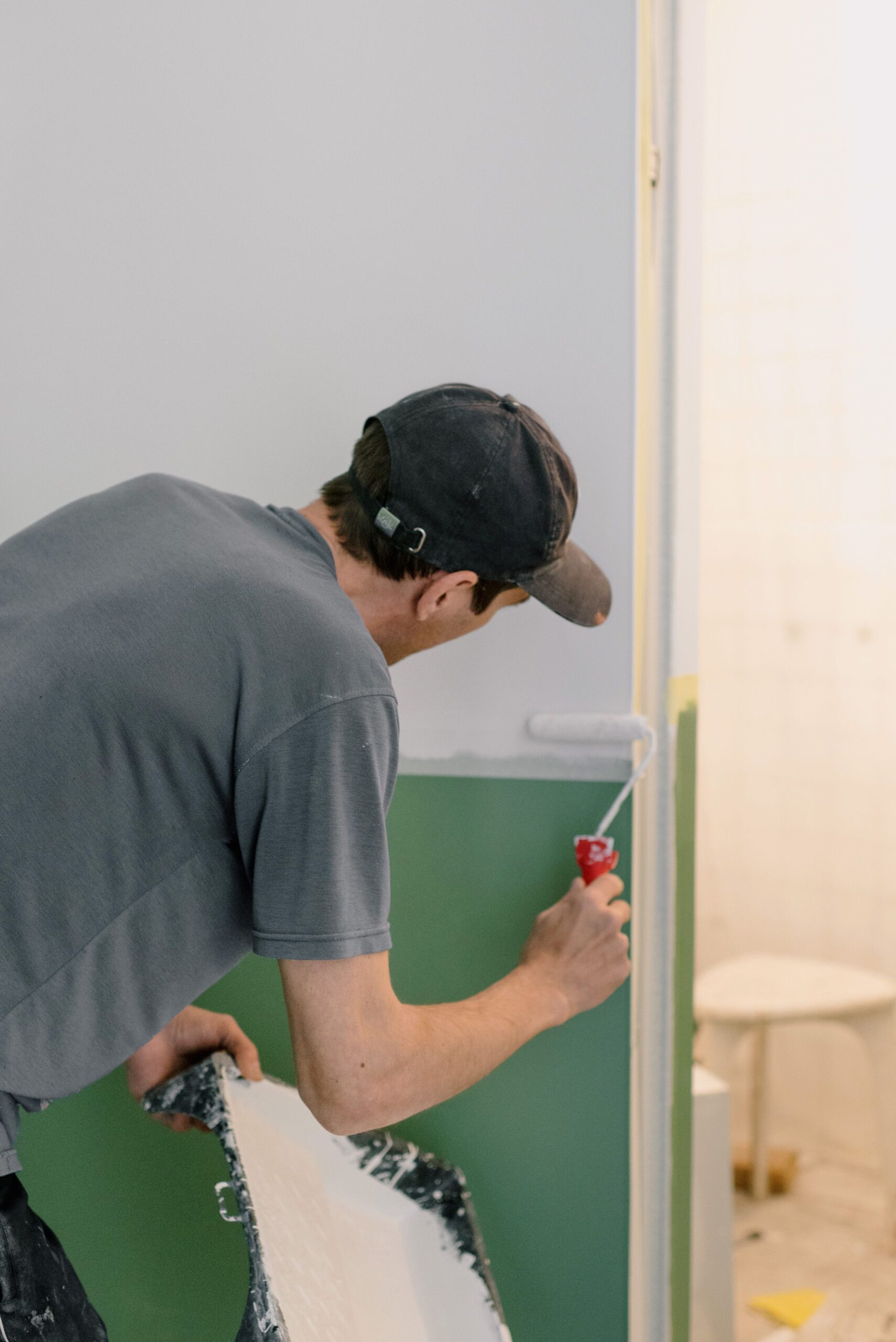 Pintura y mejora ligera de una vivienda antes de prepararla para alquiler vacacional