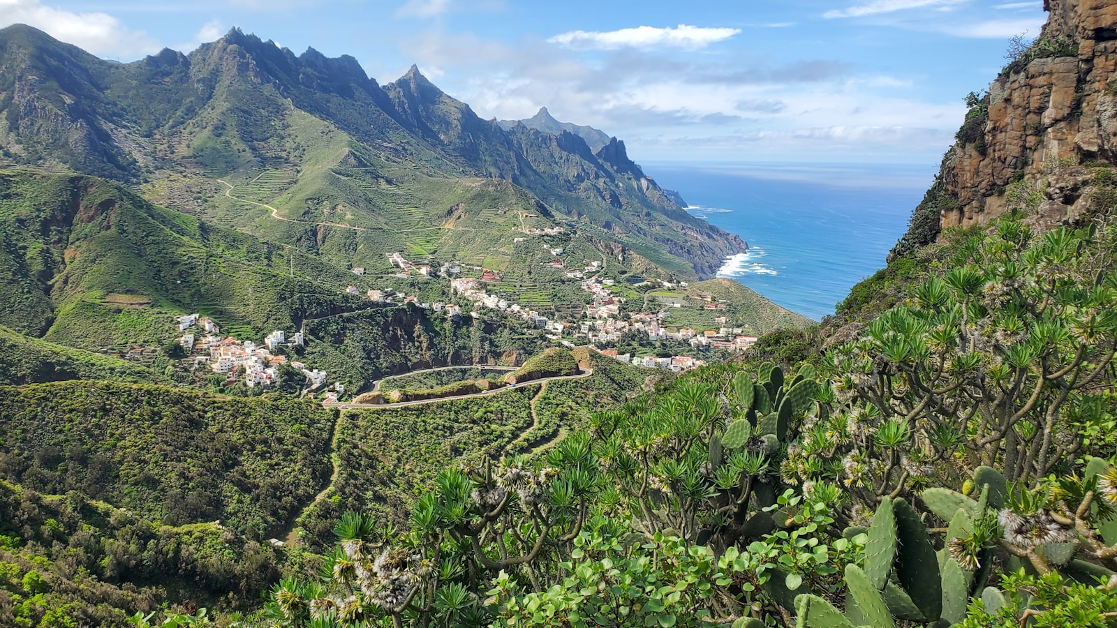 Vista de la costa de Tenerife para orientar una vivienda vacacional según zona y demanda